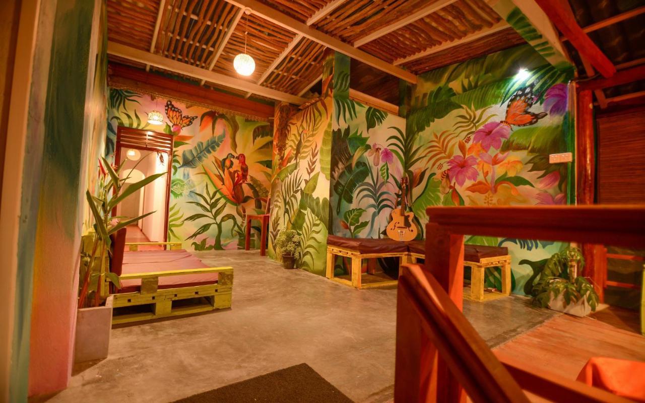 Palm Leaf Surf Cafe Hotel Galle Exterior photo